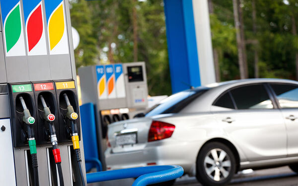 Его звали «Экстра» — из биографии 95-го бензинаПочему светофор красный-желтый-зеленый?Рубль? 10 копеек? Полтинник? — вспомните цену на бензин 40 лет назад?