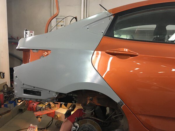 Процесс замены заднего крыла