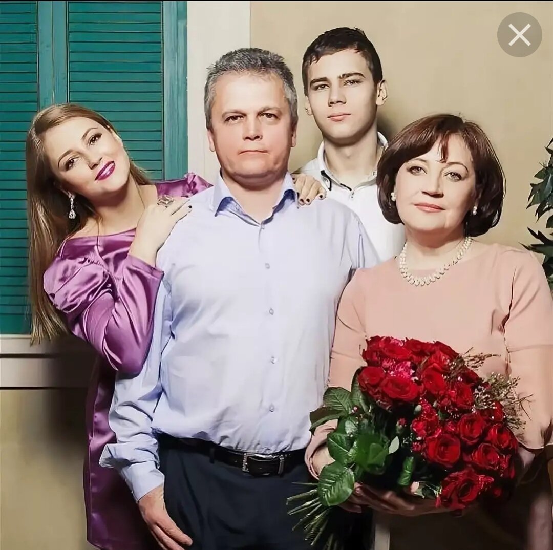 Анна михайловская фото с мужем и ребенком фото
