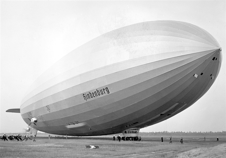 Рис. 13. Дирижабль «Гиндербург».