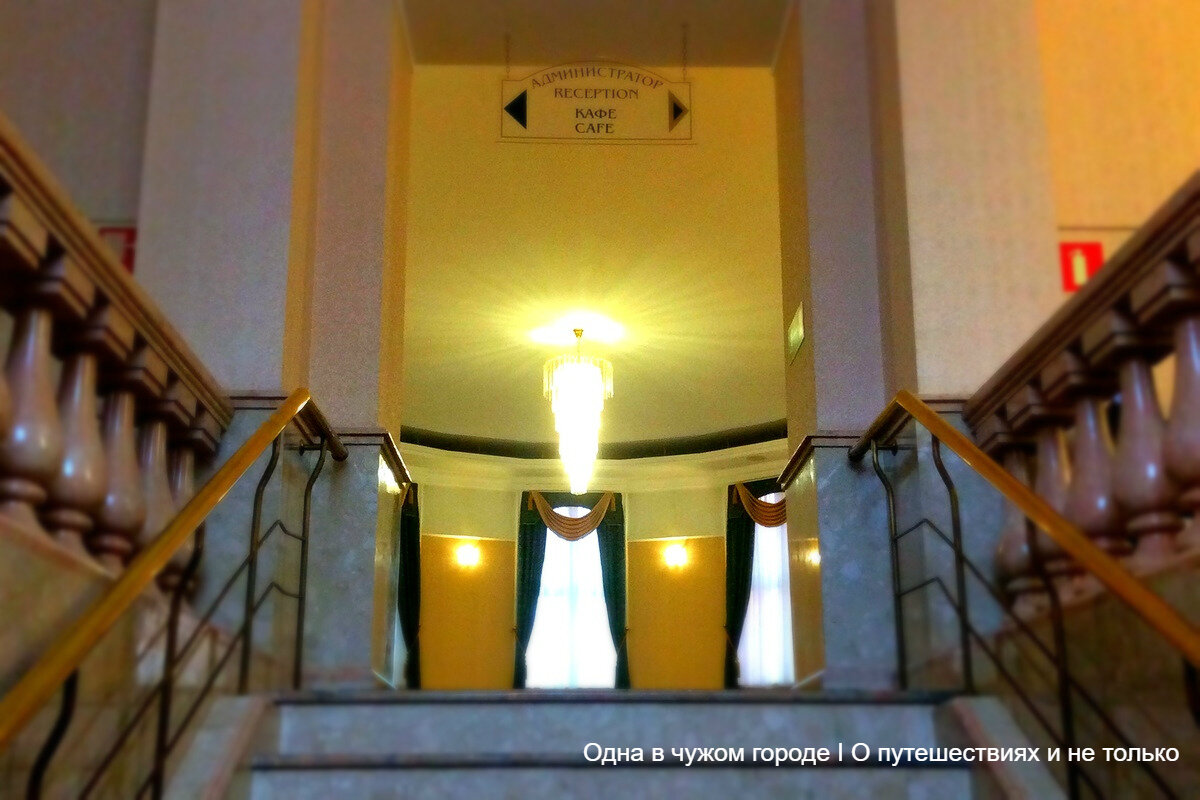  В числе достоинств Москвы 3* - стилизованный под начало 20-го века интерьер (здание гостиницы – исторический памятник), 