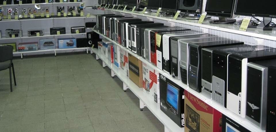 Самое главное не идите покупать игровой компьютер в торговые сети, кто бы что вам не говорил и своих родителей упасите от этого!:)