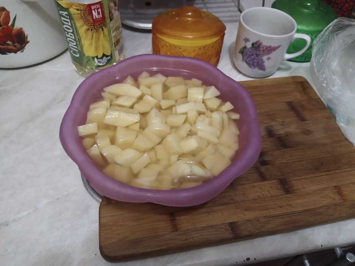 на кастрюльку супа нужно 4-5 крупных картофелин