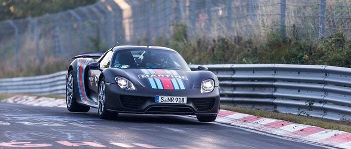 Одной из самых сложных спортивных трасс в мире считается нюрбургрингская Северная Петля, получившая в среде гонщиков название «Зеленый Ад» за свою сложность и непредсказуемое поведение автомобиля на крутых виражах. На трассе проводятся знаменитые состязания GP-2 спорткаров. Если производитель автомобиля хочет громко заявить о своем детище, и он претендует на звание самого скоростного спорткара мира, то на трассе Нюрбургринга машина может пройти испытания, где и будут официально зафиксированы ее возможности.