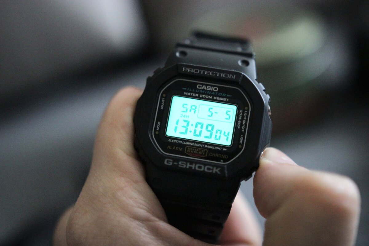 Casio G-Shock DW-5600, фотография взята с сайта https://www.onlinetrade.ru/catalogue/muzhskie_chasy-c1528/casio/fullreviews/naruchnye_chasy_casio_dw_5600e_1v-89510-r29672.html