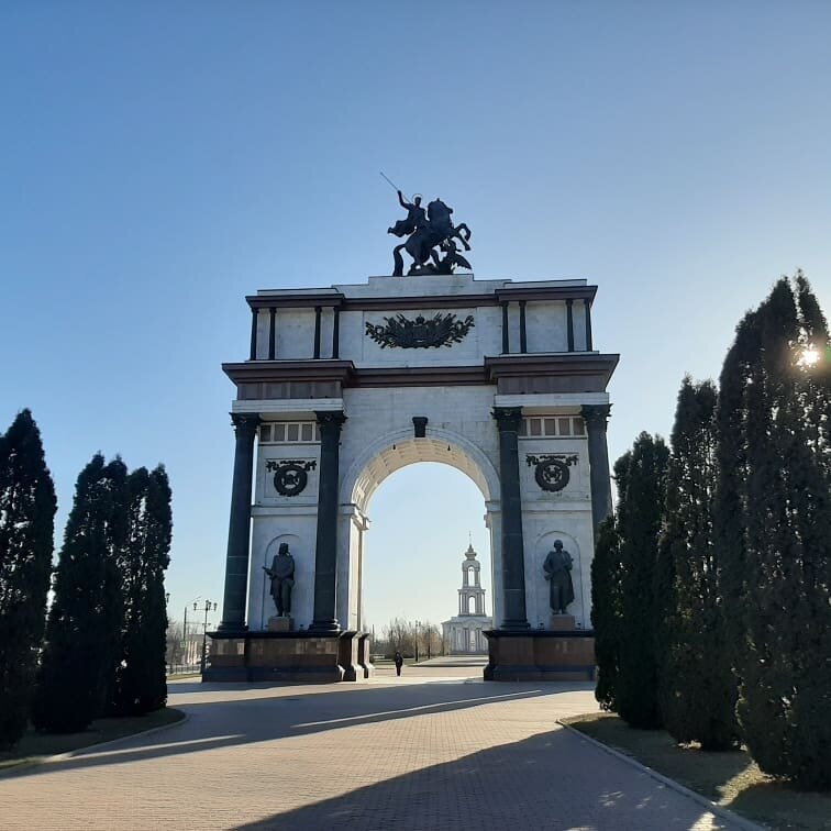 Однажды, после своего путешествия по Беларуси, мы, возвращаясь домой, немного устали в дороге и решили остановиться в одном из городов, переночевать и утром, со свежими силами ехать дальше.