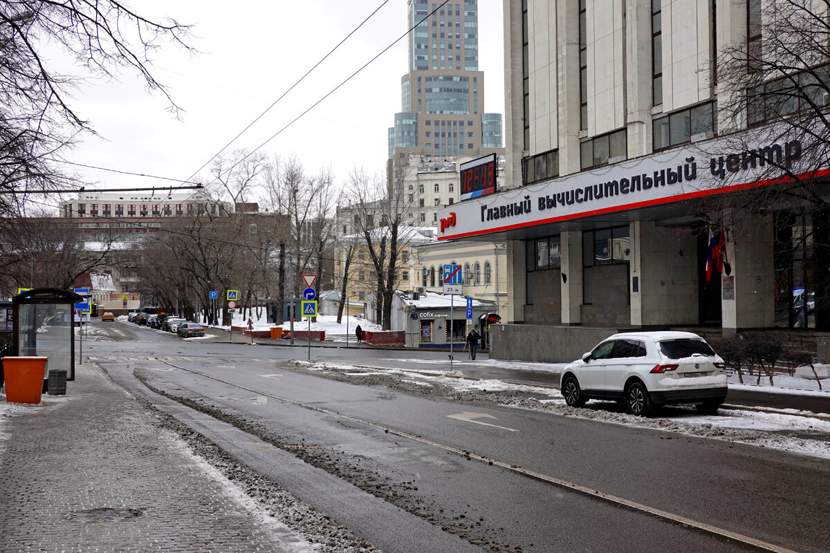 Лучший советский фильм 1971 года снимали в Средней Азии и Москве. Евгений Иванович Трошкин жил в доме по адресу Проспект Вернадского, 49.-17