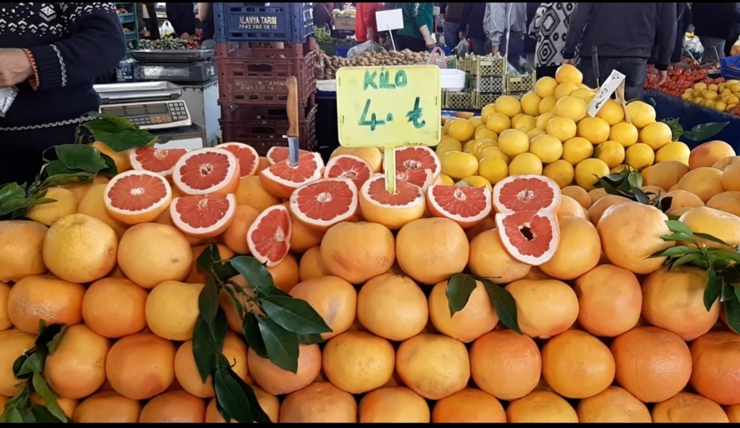 Сезонные фрукты 