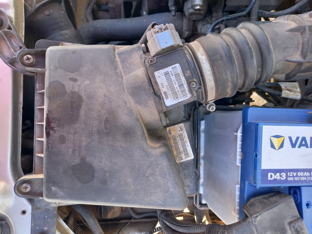 ДМРВ на корпусе воздушного фильтра