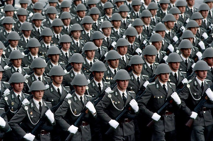 Nationale Volksarmee, они же  - Красные пруссаки, самые боеспособные соединения армий стран Варшавского Договора после Советской Армии