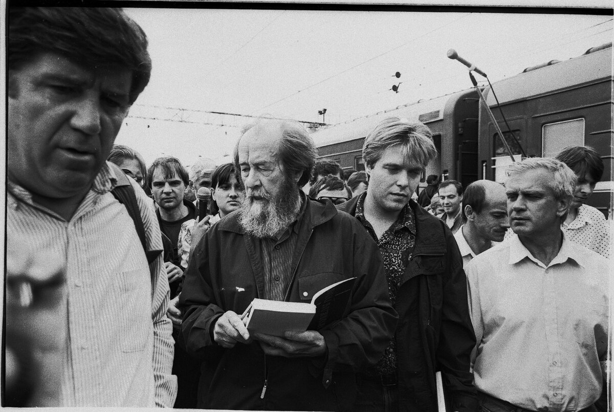 возвращение 1994. возвращение шпионы. кино возвращение домой 1994. возвращение солженицына в россию. рэй стивенсон кэтрин зета джонс.