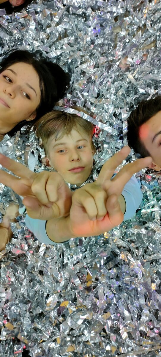 Эффектное фото сына с чужого Дня рождения