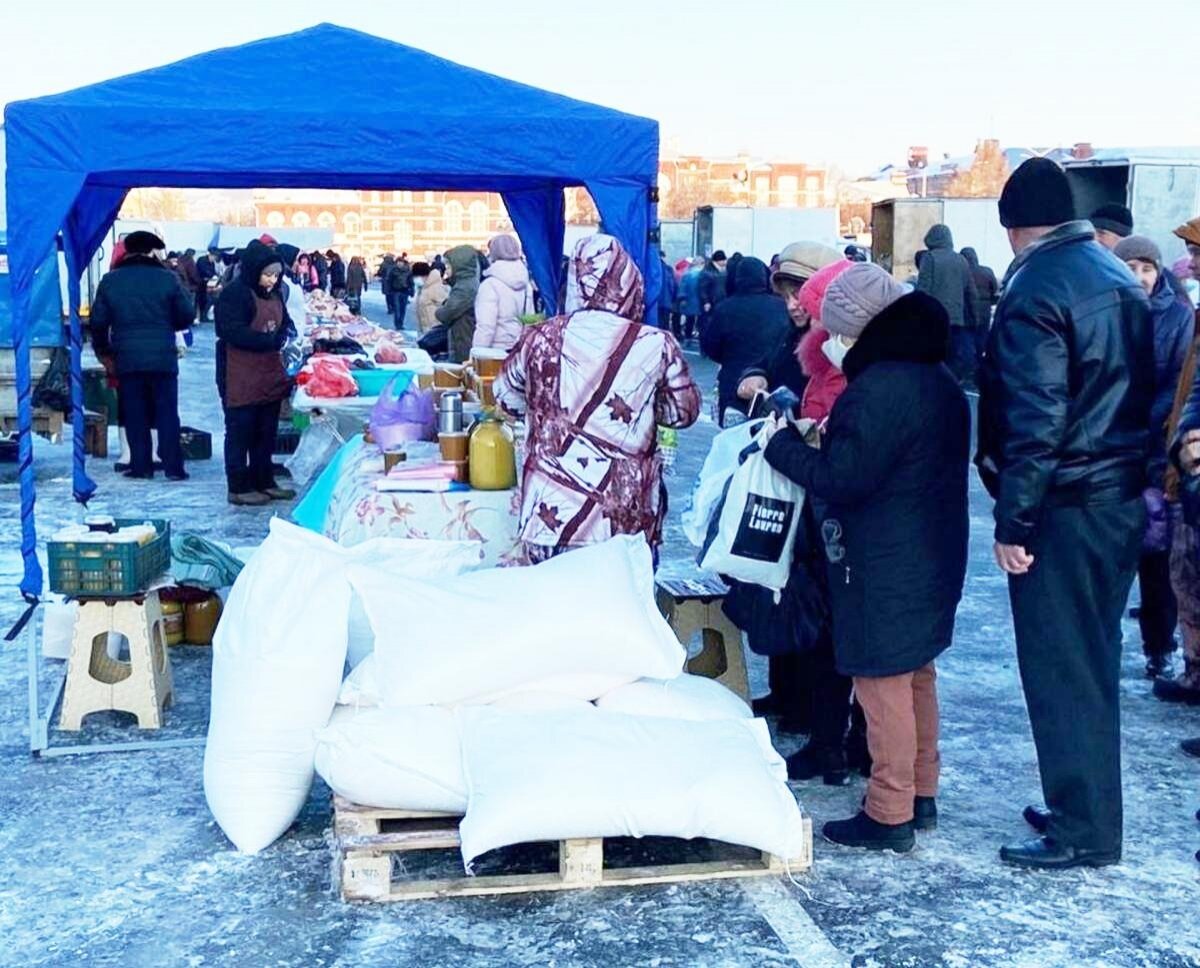    Сахар на Театральной площади в Саратове – 2 кг в одни рукиНовости Саратова и области – Сетевое издание «Репортер64»