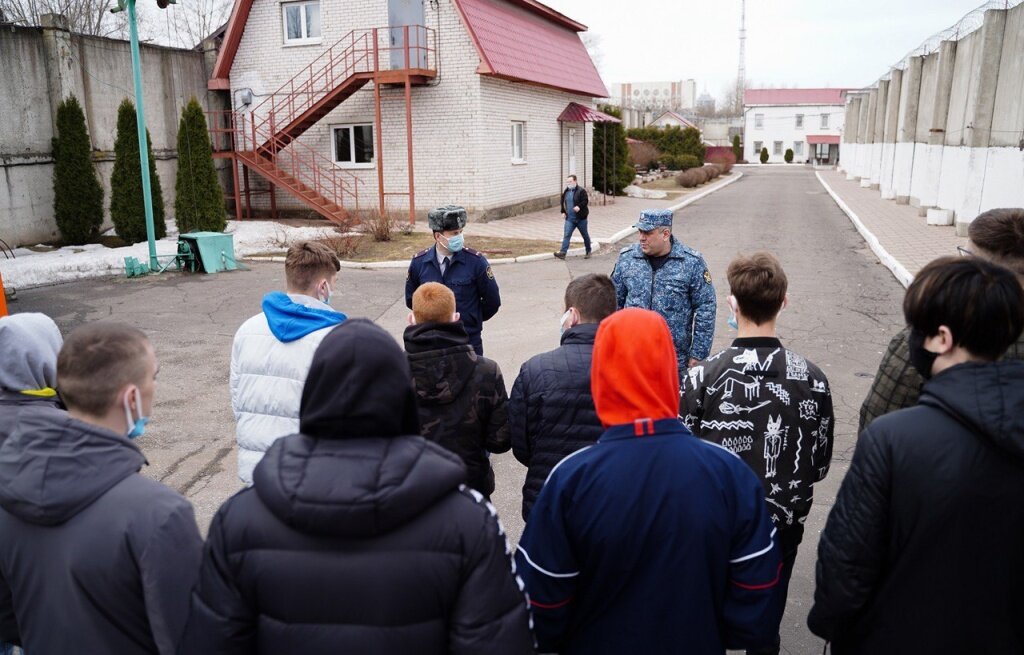 В Твери студентам колледжа показали жизнь арестантов в СИЗО