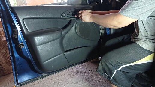 Replacing the outside handle and front door lock (Body / Doors, locks and window