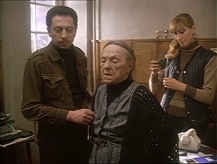 Кадр из фильма "Голубые горы, или Неправдоподобная история", 1983 г.