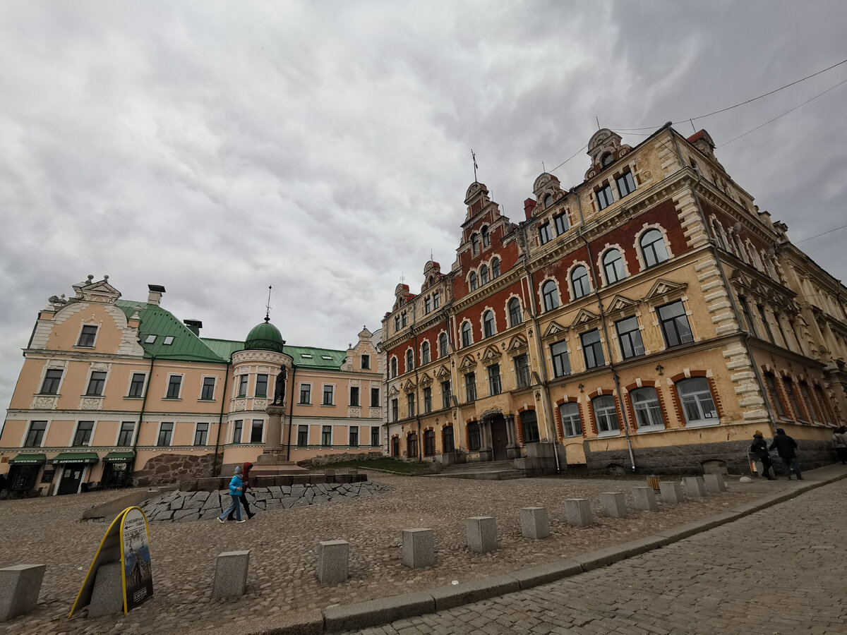 Таверна справа вверх по улице. Не ходите туда! Фото Ольга Дубовик