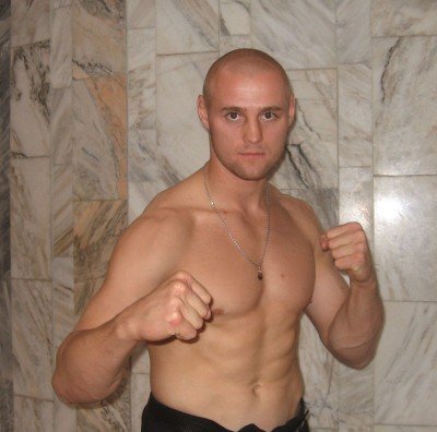 Разная форма бойца-тяжеловеса в разное время (вес отличается).