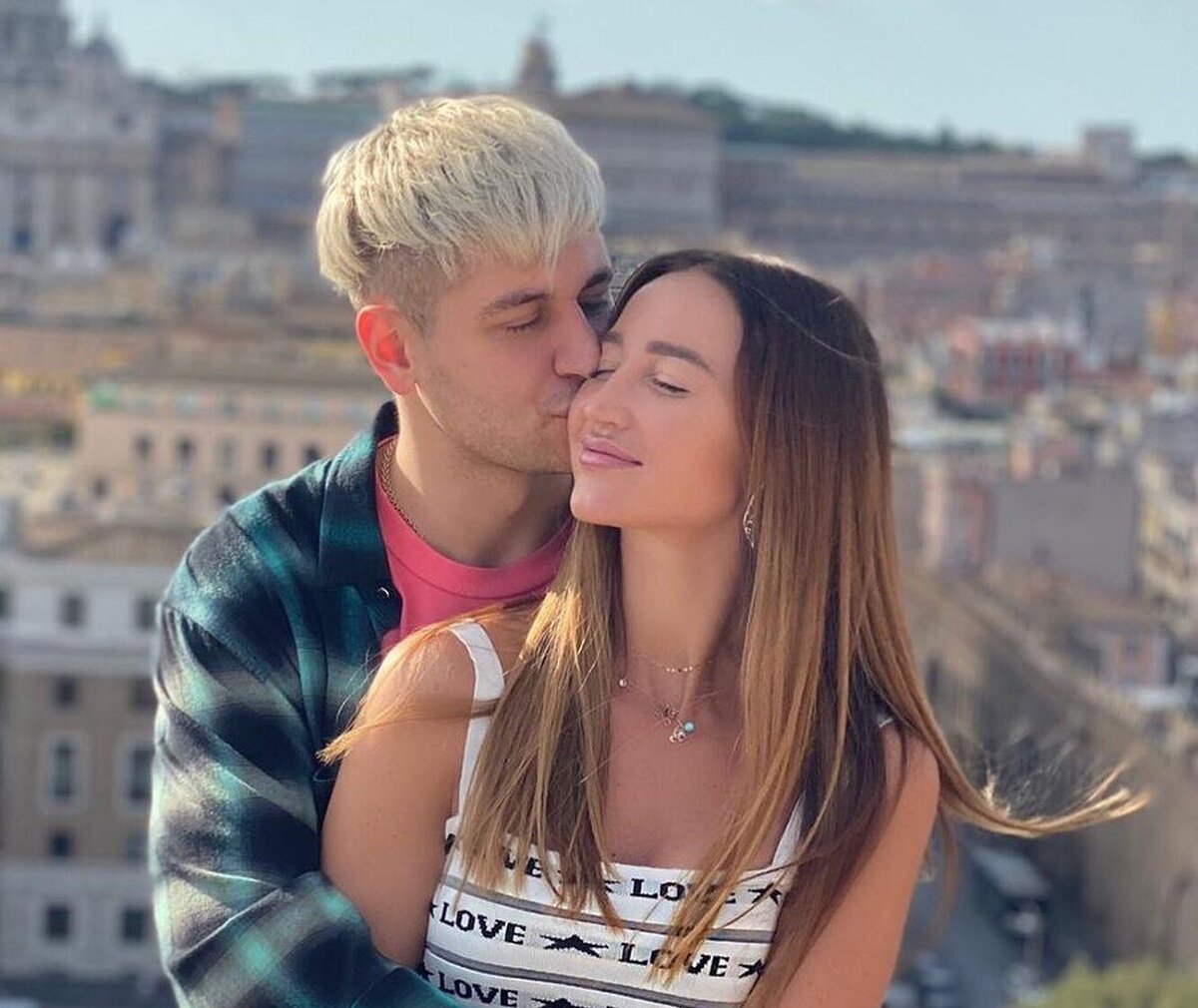 Ольга Бузова и Дава. Источник фото: https://tvcenter.ru/zvezdy/kak-david-manukyan-otvetil-na-prosby-navestit-buzovu/?amp=1