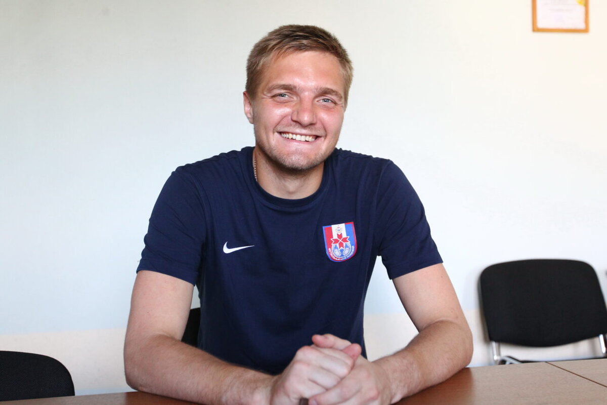 Калюжный футболист. Калюжный футболист. Калюжный футболист. Калюжный футболист. Калюжный футболист.