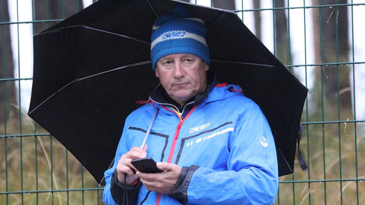    Старший тренер мужской сборной по биатлону Юрий Каминский© РИА Новости / Наталья Горшкова