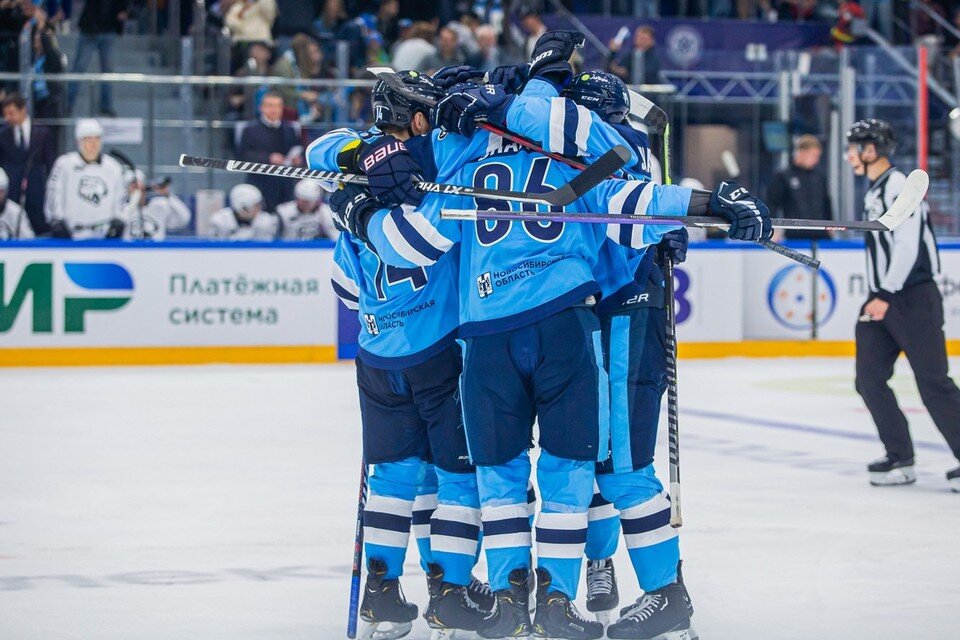     Команда уступила в напряженной схватке по буллитам. Фoто: vk.com/hcsibir1962