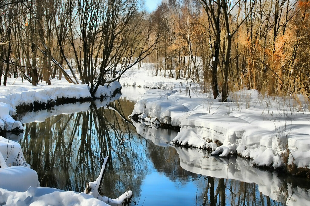 Март река