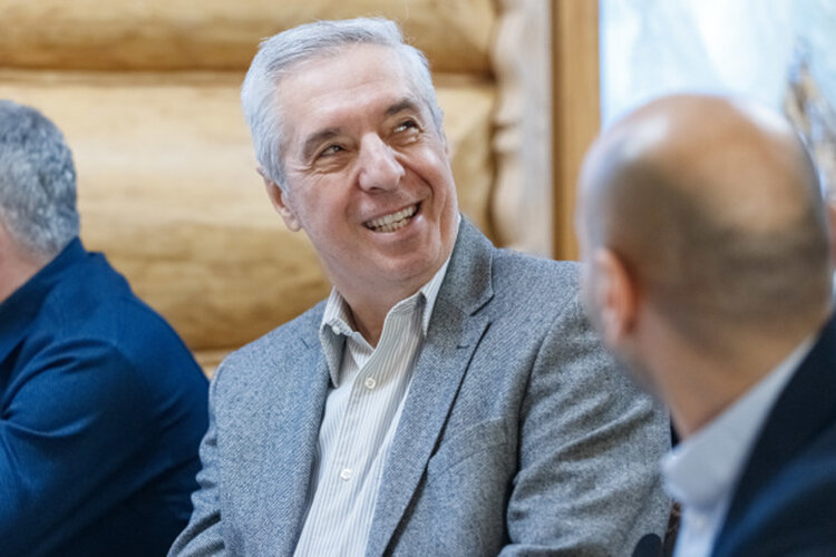    «Товары, которые вы будете производить у нас, без таможенных пошлин могут оказаться в Европе», — напоминает о перспективах российских компаний в Турции генеральный консул этой страны в Казани Исмет Эрикан