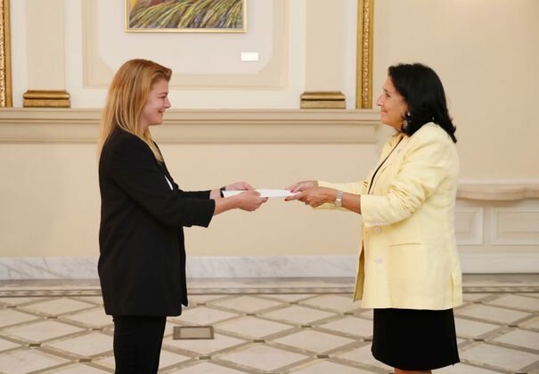    Посол Дании в Грузии Анне Тофт Соренсен и президент Грузии Саломе Зурабишвили georgien. um. dk