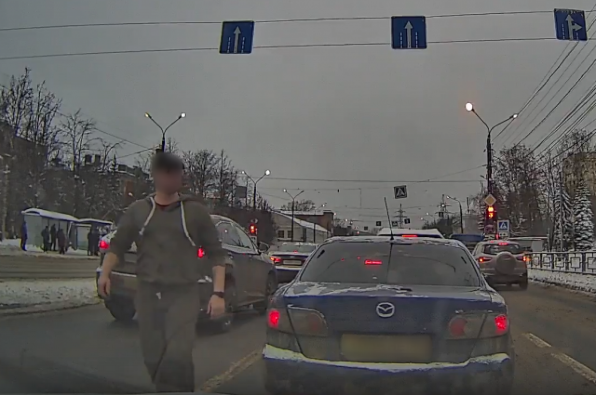    В Твери агрессивный водитель нарушил ПДД и нагрубил мужчине