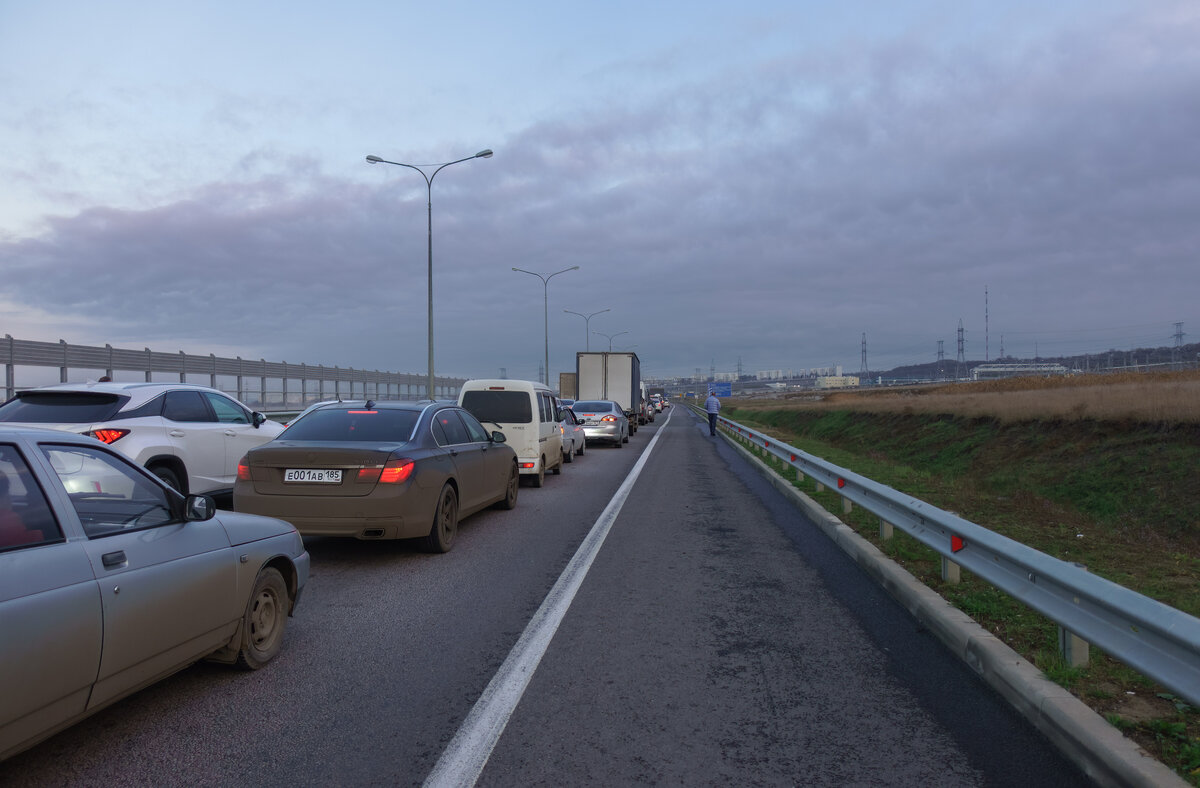Очередь на керченской сторонѣ