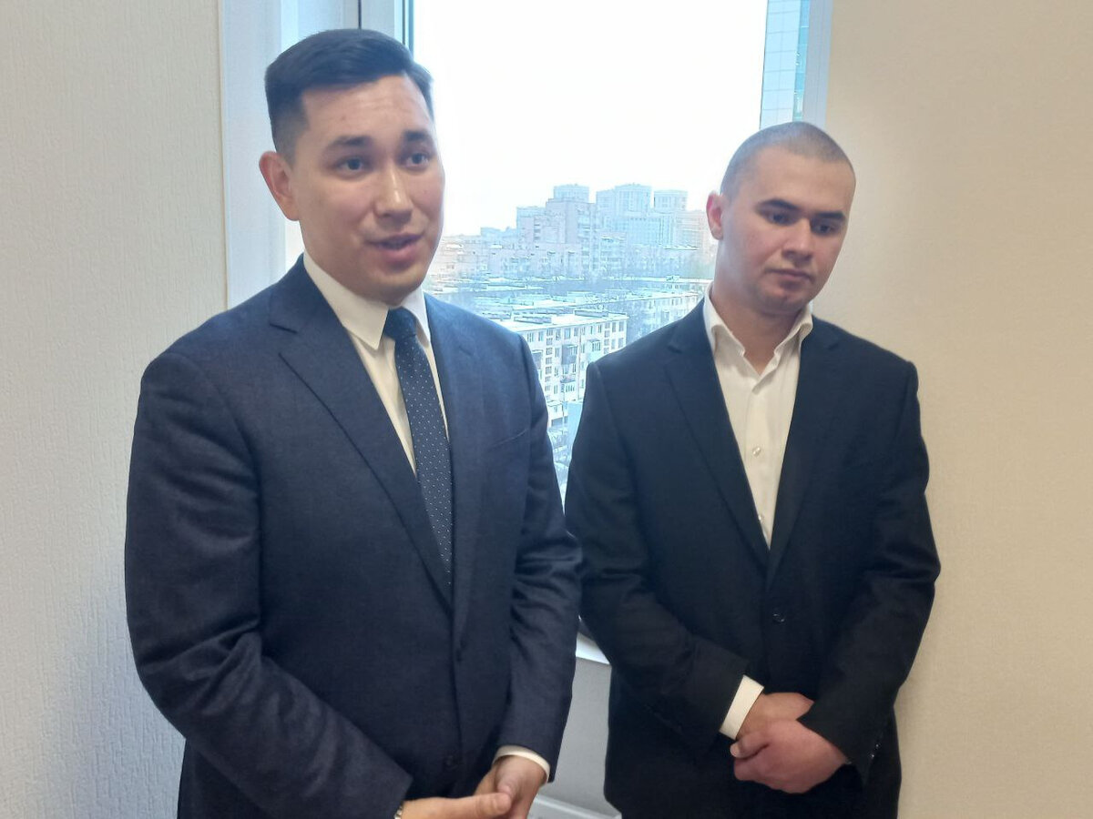     Адвокат Никифор Иванов и Кирилл Березин    
 Фото: Ирина Корбат / «Фонтанка.ру»