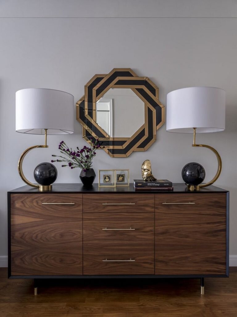 Шикарно и необычно. Элегантная квартира в современном классическом стиле с нотками этно и арт-деко