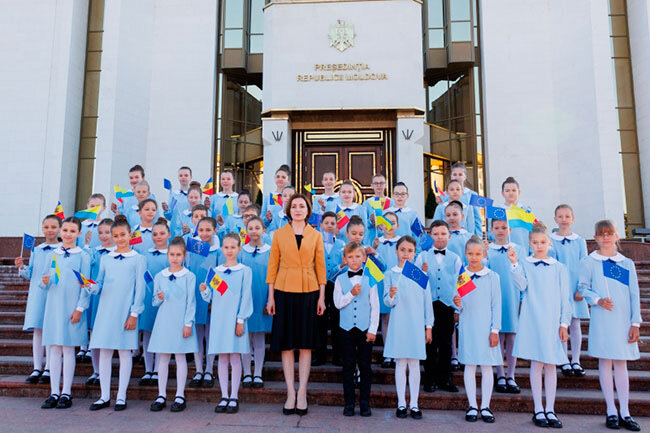 Детский хор Vivace с Майей Санду 
