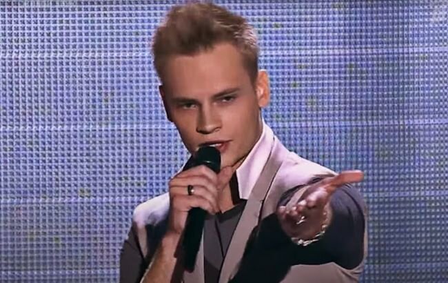 Ярослав Дронов на шоу "Голос", кадр из трансляции Первого канала