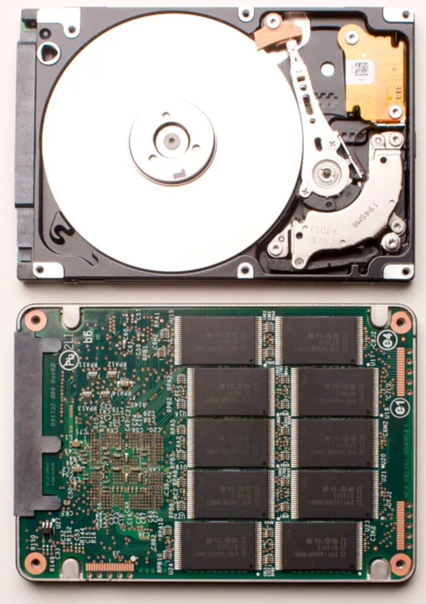 сверху обычный жесткий, ниже SSD