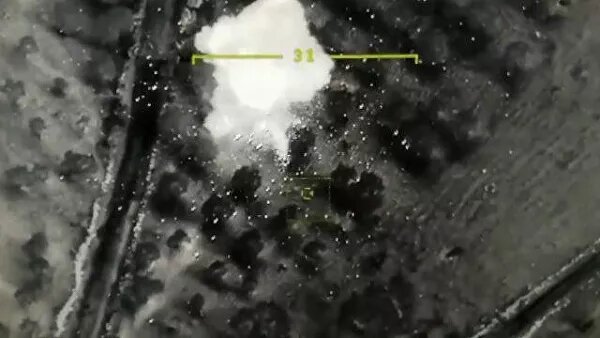 При этом пресс-секретарь партии назвал произошедшее атакой не только на Турцию, но и на НАТО.Ранее стало известно о гибели 33 турецких военных при авиаударе ВВС Сирии в Идлибе. После этого турецкая армия нанесла воздушные и наземные удары по позициям сирийских войск. В администрации президента Турции пообещали "переломать руки тех, кто тянется к турецкому флагу" и пообещали "многократный" ответ на случившееся.Вчера, 05:00Турция опубликовала видеозапись ударов по сирийским военнымСирийское государственное агентство САНА в четверг сообщило, что боевики при поддержке турецкой армии начали наступление в районе города Саракиб в провинции Идлиб, который в начале февраля освободили сирийские военные.В свою очередь, телеканал "Россия 24" сообщил, что турецкие подразделения обстреливают в Идлибе позиции сирийской правительственной армии и российские самолеты.Турецкий лидер Реджеп Тайип Эрдоган ранее заявил, что пока не получил удовлетворяющего результата на переговорах с Россией по Идлибу и Анкара готова к началу военной операции в этом регионе.В свою очередь, президент Сирии Башар Асад подчеркивал, что Дамаск продолжит освобождение провинций Алеппо и Идлиб, несмотря на реакцию Турции. 