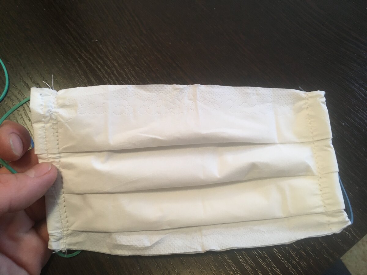 Маска из бумажных платочков, ниток, и резинок. 