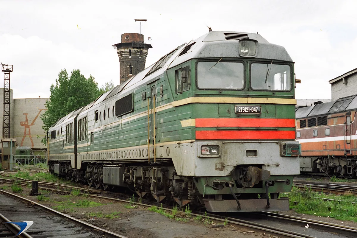 2ТЭ121-047 ( фото с trainpix.org)