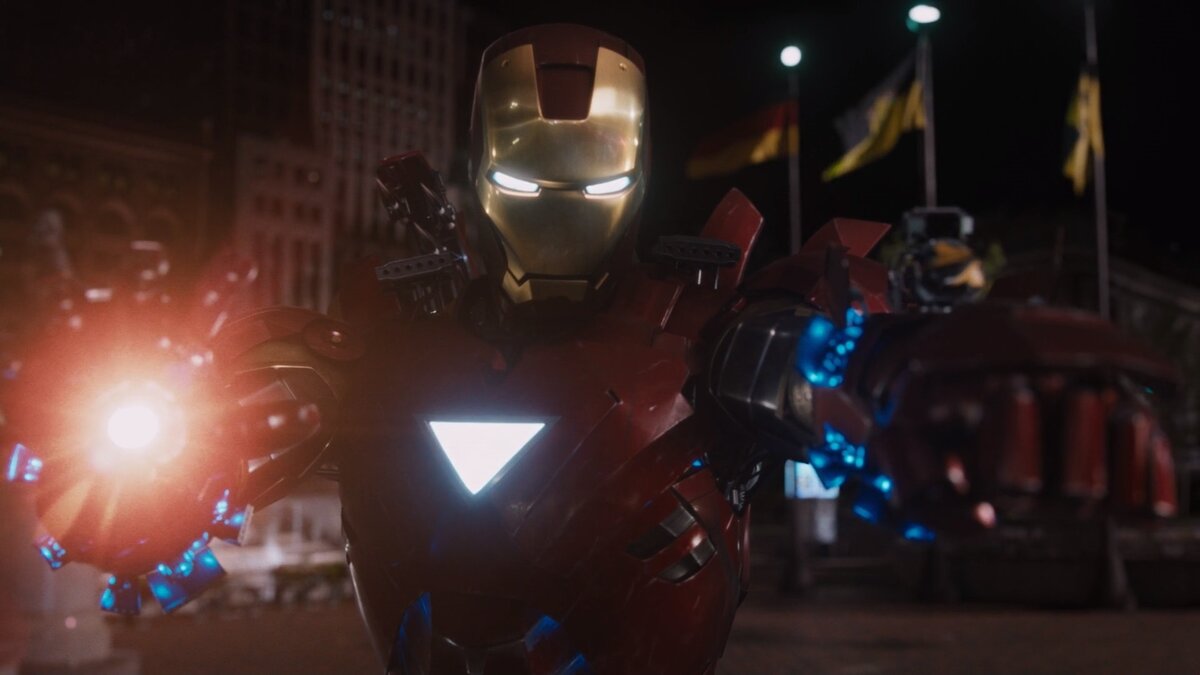 Тони готов навалять Локи