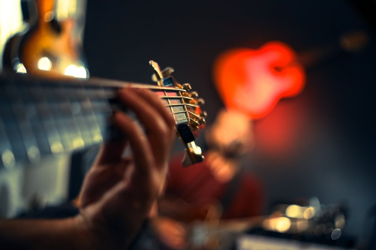 https://images.pexels.com/photos/2111856/pexels-photo-2111856.jpeg?cs=srgb&dl=pexels-2111856.jpg&fm=jpg