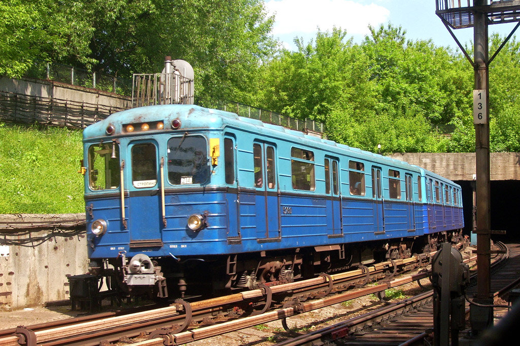 Поезд метро еж3