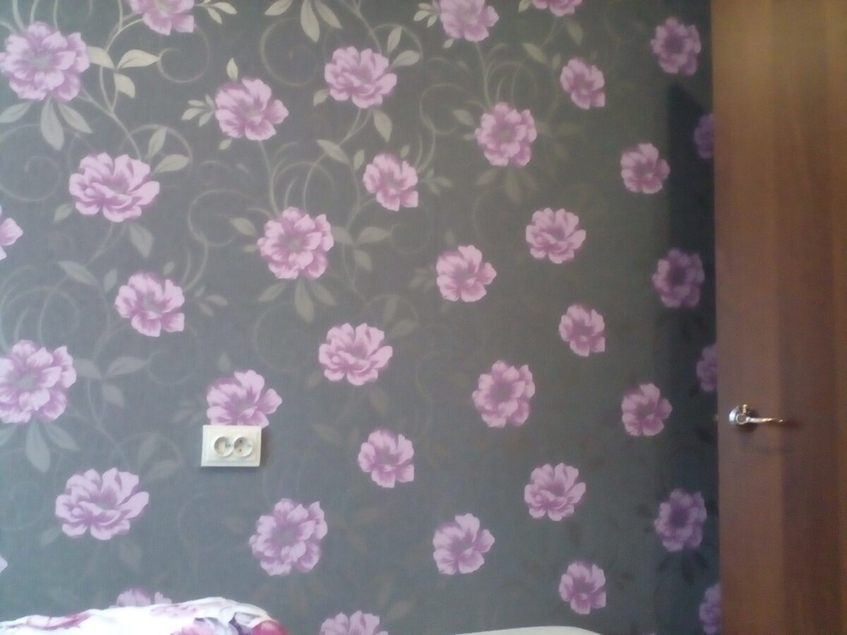 Те злополучные обои, но уже три года спустя.