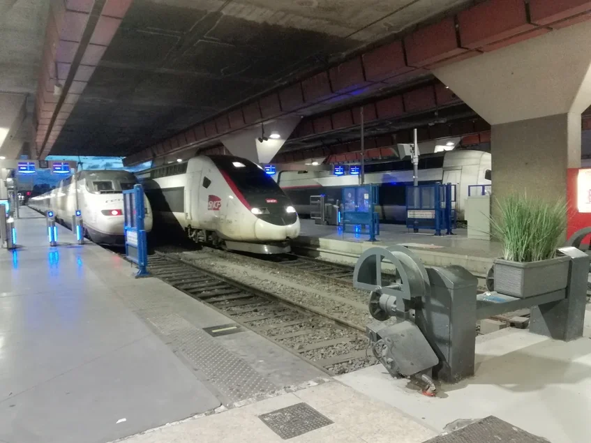 Прокатиться на TGV до Авиньона в этот раз была не судьба.