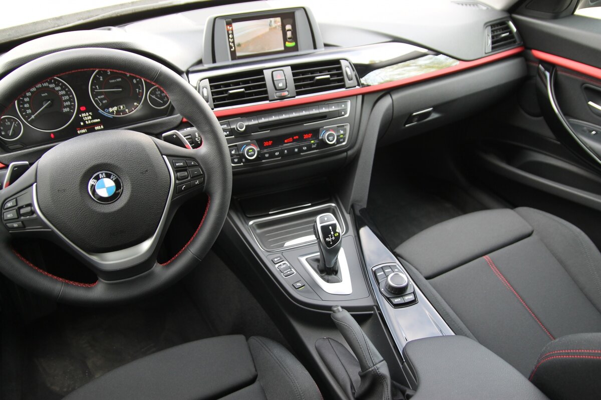 BMW F30 320i. Плюсы и минусы этого автомобиля. И где будут 