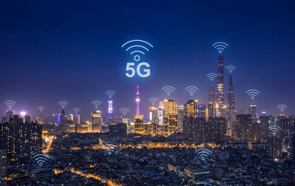 К примеру, в Голландии вышку 5G запустили и после запуска в радиусе 400 метров вымерли сотне птиц (скворцов).