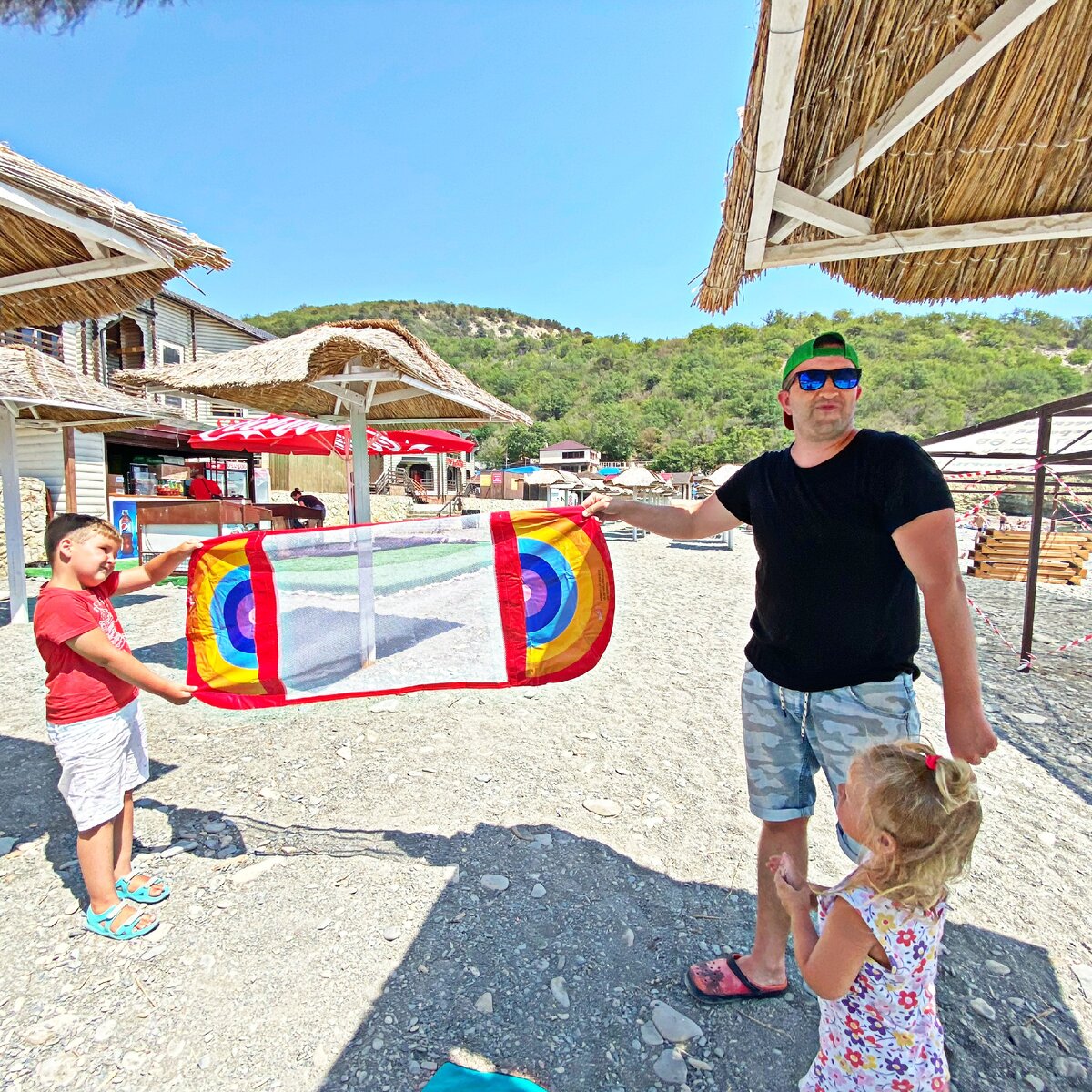 На пляже Абрау-Дюрсо с нашим новым другом.