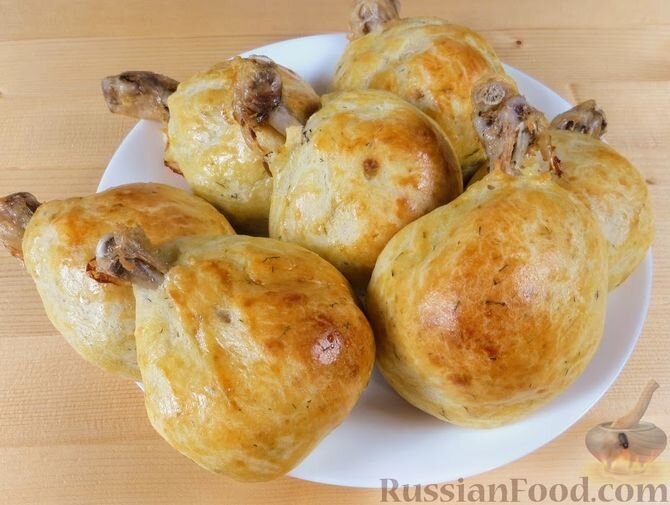 куриные ножки, приправа для курицы, соль, перец чёрный молотый, картофель отварной, мука, масло сливочное, яйца, укроп, масло растительное, желток, молоко