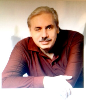            Чуть более 8 лет не стало  Левашова Николая Викторовича. Я не знаю другого человека, так много сделавшего для людей, для науки. для планеты в целом.Лев Гумилёв в своей теории этногенеза придумал понятие"пассионарность", 9 её видов. Так Николай Викторович по этой шкале подходит к её высшей ступени - Титан мысли, энергии,  ради высоких целей пожертвовавший своей жизнью. Он родился 8 февраля 1961 в Кисловодске
в простой дружной семье строителя и медсестры, рос очень любознательным, пытливым, всё умеющим делать своими руками .Отец рано брал с собой на сдельную работу помощником, мама, строгая но справедливая, учила всем премудростям
домашней работы, считая, что человек должен быть самостоятельным в жизни; посылал заявки на изобретения в журнал "юный техник" , получал одобрение. Подробно Николай Викторович описал свою жизнь в автобиографичесой книге "Зеркало моей души", находясь на посту вечного воина, постоянно испытывая на себе всевозможные воздействия, диверсии, научился сам себя обезвреживать и ставить защиту, и предчувствовал, что, если погибнет, то возведут на него такие небылицы
и упредил их, описывая сам свою жизнь как в СССР, так и в США.

         Левашов успел написать ряд книг, и первая это "Последнее предупреждение к человечеству", перевернувшая сознание многих людей, в том числе, восходящему политику, помощнику Ельцина по Северо-западному округу Фёдору Дмитриевичу Шкрудневу. Впоследствии он стал его убеждённым последователем, продолжил его дело по созданию уникальных, усовершенствованных им, оздоравливающих приборов "СВЕТЛ-СЛН" и безплатных оздоровительных сеансов, которые Левашов Н.В. создал для простых людей. Сейчас они находятся на сайте Шкруднева shkrudnev.com, svetl.name, svetl.org Кстати, Шкруднев дописал 3-й том его автобиографической повести под названием 
"Жизнь продолжается..." и является руководителем РНТО (Русское Научно-Техническое Общество) Он впитал все мысли Левашова, переработал их и продвинулся дальше, написав ряд своих уже книг и создав свои изобретения, также исцеляя людей от всех напастей.

          К главным достоинствам Левашова Николая кроме его личных человеческих качеств как совершенствование своих способностей (он мог видеть вплоть до атомов в теле, читать мысли людей, лечить на расстоянии с другого континента),любовь к людям, детям особенно, воинствующая доброта (помогать надо только достойным людям, а не всем подряд) я отношу его научный вклад в развитие физики,химии, астрономии, биологии, физиологии, истории, географии,экономики,культурологии,психологии,антропологии,... Он потряс основы современной науки, был всесторонне развитым, хотя и не входил в члены РАН, предпочёл оставаться независимым. В то же время его признали за труды "Последнее предупреждение к человечеству", "Неоднородная вселенная", Сущность и разум" в двух томах, "Зеркало моей души" в 3-х томах,"Источник жизни", ряд фундаментальных статей академиком 4-х международных академий, в том числе при ООН. Появился термин "Новые знания", они  с ног на голову ставят все прежние измышления Эйнштейна, Дарвина и многих других.Появилась стройная система знаний о природе вселенной, планеты. человека. 
             кроме того, такие книги как "Россия в кривых зеркалах" том 1. От русов звёздных до осквернённых русских и том 2. Русь распятая, "Возможности разума" запрещены в России. "Сказ о Ясном Соколе" в его осмыслении говорит о великом прошлом  русов.Нужно обязательно читать детям для их развития. Во всех книгах запрограммировано им : чем чаще читаешь его книги, тем глубже раскрывается смысл, мозг начинает эволюционировать.

           Кроме науки многогранна его практическая деятельность по спасению планеты, природы, людей. В то время как многие учёные обнаружили обширную дыру в озоновом слое планеты над Антарктидой и били тревогу: что будет с жизнью на земле, ведь это защитный слой от смертоносных ультрафиолетовых лучей. Левашов вызвался ликвидировать её. Через некоторое время дыры не стало. И это зафиксировано этими же учёными. Он очистил реку  и другие водоёмы в 90-е годы в Архангельске, когда приезжал туда учить врачей как исцелять людей. До сих пор вода там чистая, а врачей, кто захотел по-новому лечить, всех преследовали вплоть до увольнения. Когда 2-й блок атомного реактора Чернобыльской АЭС вот-вот должен был взорваться и наделать снова огромных бед, Левашов призвал на помощь друзей с другой цивилизации, более развитой, и те вытащили весь плутоний из реактора. Есть фотографии НЛО, зависшего над реактором. Ведь Левашов как и его жена Светлана Роган-Левашова умели путешествовать по вселенной, видели разные планеты.одни цветущие но с разными солнцами, небом, другие вымершие, разорённые космическими паразитами-бандюгами

           На одном шестилучевике  местные жители попросили его защитить от космических бандитов, что он и сделал, его упрашивали остаться и быть их главным руководителем, но он вернулся на Землю.Здесь много дел ждало его.
Отвернул Нибиру, которая неслась на землю, предвещая катастрофу. Отклонил радиационное загрязнение от Фукусимы на Россию. Левашов обнаружил 99 источников на планете психического воздействия на людей. Все их убрал. Летом 2010 года в Ценральной  России была страшная жара, горели торфяники, Москва задыхалась. Было применено климатическое оружие. Левашову удалось потушить эти пожары, вызвать дожди, убрать спутник. который неподвижно висел над центром европейской части страны и разогревал литосферную плиту для возгорания торфяников.

          В 1996 г уехал в Калифорнию  по приглашению знакомого еврея вылечить жену, думая на недолго, растянулось на 10 лет.  Тем более было трудно с работой  в те годы.
Пока жил там, не горели леса. исправно шли дожди,не было землетрясений, хотя угроза существовала: этот штат как козырёк над океаном .и проходят разломы по нему. Не раз подкатывались к нему особы с предложением служить у них, соглашаясь на 
любые суммы, которые он напишет. Зная, что он может усмирять стихии, предложили ему один раз усмирить торнадо, искусственно созданный. Как же удивлялся Левашов, что этим деятелям  не жалко свой народ. Усмирил. Восток страны не раз подвергался 
страшным тайфунам. Он поставил на пути их воздушную стену. Сам Рокфеллер-старик обращался к нему за помощью, но Левашов загнул такую цену. что тот отступил.          Никакая она не свободная Америка. Вернулся на родину в 2006 г. и сразу окунулся в 
водоворот событий, дел. В США тоже не сидел, сложа руки: написал книги, сам печатал, корректировал, снабжал рисунками, схемами; вёл курсы по исцелению людей, а ночью за глухими шторами выходили с женой на связь с друзьями, выполняли спецзадания.
Управляющий комплекс "Калифорния" чуждой интервентской системы управления землёй не без их участия прекратил своё существование.                                                    
        В 2012 г была реальная угроза существования  человечества. И  Левашов Н.В.  принял участие в  уничтожении летевших к земле главарей паразитической  системы в количестве около 1 млн  штук, уверенных что все условия для установления нового мирового порядка  "Золотой миллион и золотой миллиард" на планете осуществлены. Теперь на Земле другие порядки, земные социальные паразиты потеряли руководство и творят кто во что горазд. обречены на гибель. Сломана вся прежняя структура управления землёй, в природе быстро совершаются преобразования и очищения. Также идёт отбор среди людей. Те кто не способен развиваться  получают возможность в следующей жизни восполнить упущенное.                                                                                         
     За свои   труды Николай Викторович был награждён общественными организациями орденами и .медалями такими как ордена. Знаки Единства III-й, II-й и I-й степеней за действия во благо России и единения всех здравых сил на земле, "За верность долгу". 
Орден "Михайло Ломоносов" - высшая награда общественного признания заслуг перед отечественной наукой, орден " Гордость России". Гаряев Пётр Петрович, доктор биологических наук, всемирно известный учёный, автор волновой генетики так отозвался о Левашове Н.В.: "Это был гений!  "Барбара Купман, доктор медицинских и философских наук, его ученица в США, посвятила ему ряд статей в респектабельных научных журналах и журналах по альтернативной медицине, фоном к которым служил эпиграф: Неужели этот человек нашёл ключ к расшифровке космического кода и разгадке самых непостижимых тайн природы?  Александр Проханов озаглавил свою статью о нём " ВЫ - кудесник?"
    Левашов Н.В. по возвращению на родину окунулся в общественную работу:в Госдуме в кабинете Жириновского но без хозяина за круглым столом с участием видных политиков, депутатов  выступил с речью о тысячелетнем многостороннем геноциде русских, хотя его перебивали отдельные особи, но он  всё равно не уклонялся от темы и продолжал говорить и говорить - это было ново и смело в то время никто так открыто не заявлял, встречи с читателями его книг, показы какими возможностями может владеть человек, если будет стремиться к совершенствованию себя; активная работа по созданию движения "Золотой век", возрождению профсоюзного движения как способа мирным путём поменять политическую ситуацию в стране.

    Надвигались выборы в президенты России в 2012 г. Чувствуя силы и возможности изменить всё коренным образом в любимой стране, Николай Викторович выдвинулся в кандидаты в президенты России. Но тут начались такие заморочки, отказы по 
всяким придуманным предлогам, всё преодолев, выполнив все придирки ЦИК, столкнулся с другой проблемой - не допускали на центральное ТВ, чтобы рассказать о своей программе, какой -то молодой парень с второстепенного канала взял у него 
большое интервью, но оно не увидело свет. Как глухая стена встала перед ним, никуда не пробиться. Законным путём невозможно стать ни кандидатом , ни тем более президентом в России.

Тут навалилось недомогание, раньше справлялся, разгадав причину, найдя противоядие, а сейчас не мог. Помощница, которая раньше  была у них домработницей в США, испарилась. Ни позвонить, ни позвать кого-то из соседей ( все были отселены 
на тот момент) В 51 год скончался недавно ещё цветущий, полный сил и замыслов, человек. 1.5 года до этого была убита подлым образом его жена во Франции по телефону: взяв трубку мгновенно получила  разряд в мозг. сердце и печень, главные органы.

 Левашов Николай Викторович был убит массированным воздействием сразу трёх видов современного оружия, действовавших без передыха ( вот почему он не смог самовосстановиться, не было свободного промежутка времени): радиационного, психотронного, и ещё какого-то космического. От затеявших это преступление, одного в Европе, другого в Японии остались  только одежда и туфли, тела мгновенно разложились на неделимые частицы.
               Вот такой человек жил с нами в одно время и ушёл в космическое пространство воевать на ещё большем пространстве. чтобы цивилизации разных планет разуменной ориентации процветали . и наша маленькая планета Мидгард-Земля пришла в 1-й класс в созвездие Сириуса.

    








"


 



   









 