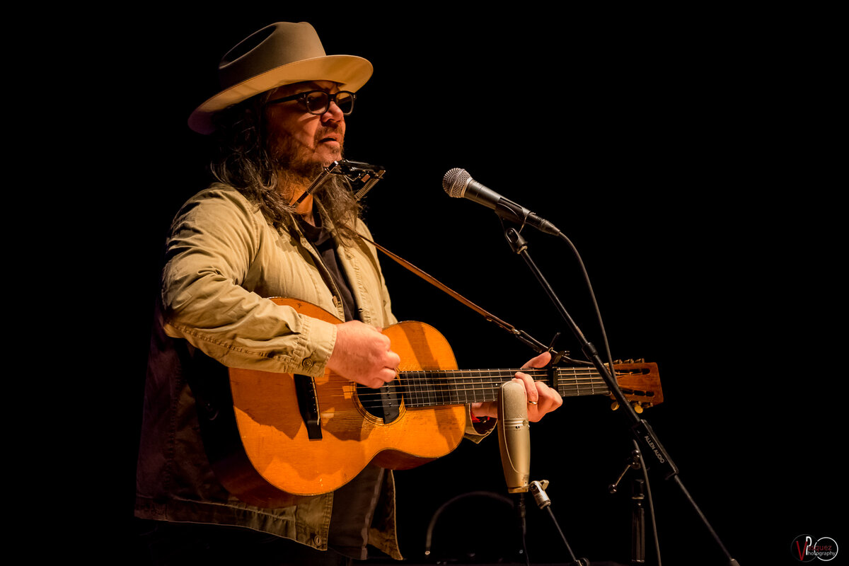 Jeff Tweedy решил отдать 5% своих былых привилегий